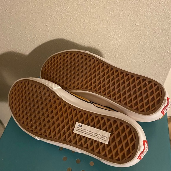 Vans suede & canvas slip-on skate shoes in honey peach/yellow orange, size M 10 - Picture 3 of 4